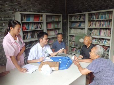 中堂斗朗社區(qū)長者義診活動紀(jì)實(shí) 天氣轉(zhuǎn)涼，健康先行